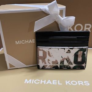 COPY - ❤️Michael Kors Cooper Graphic Logo Tall Card Case